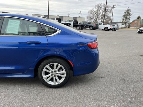 Used 2015 Chrysler 200 Limited image 10