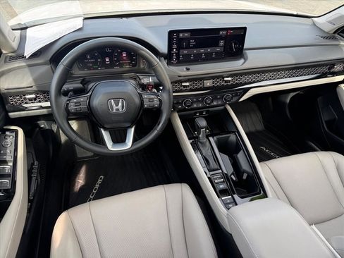 Used 2024 Honda Accord Touring image 14