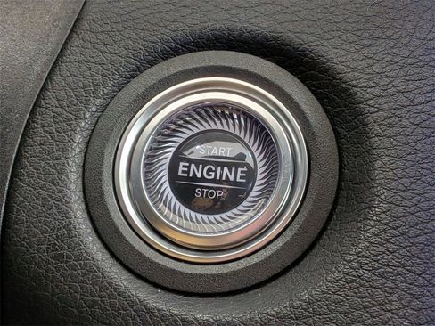 Used 2020 Mercedes-Benz C 300 4MATIC Sedan image 18