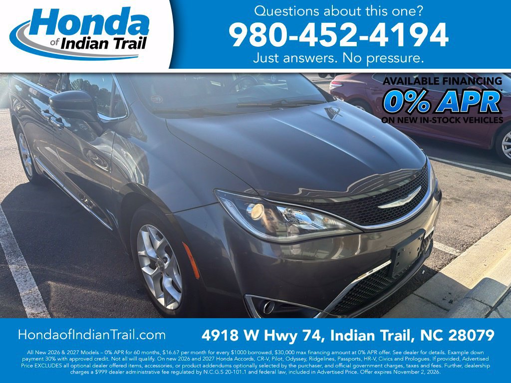 Used 2017 Chrysler Pacifica Touring-L w/ Tire & Wheel Group FWD 360° Tour