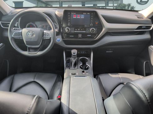 Used 2022 Toyota Highlander XLE FWD image 27