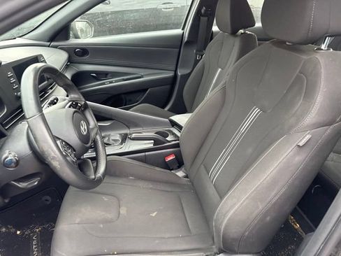 Used 2025 Hyundai Elantra Sport FWD image 9