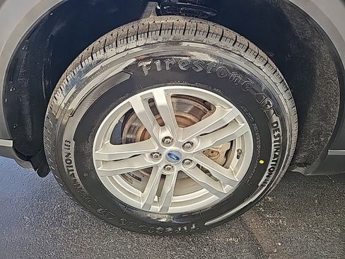 Used 2023 Ford Explorer XLT image 8