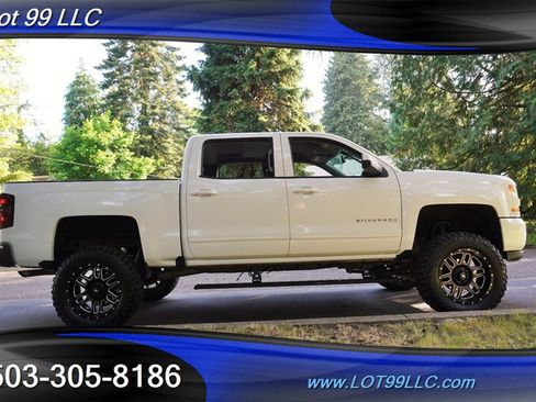 Used 2018 Chevrolet Silverado 1500 LT w/ All Star Edition AWD/4WD image 8