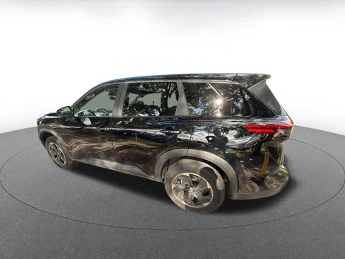 Used 2025 Nissan Rogue SV AWD/4WD image 6