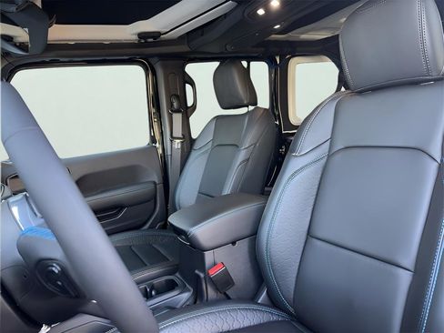 Used 2024 Jeep Wrangler High Altitude image 34