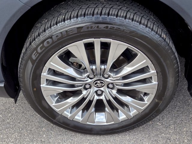 Used 2024 Toyota Venza Limited AWD/4WD image 13