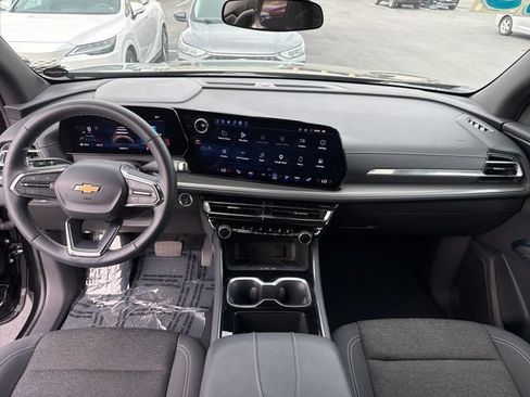 Certified 2025 Chevrolet Traverse LT w/ Driver Confidence Package AWD/4WD image 12