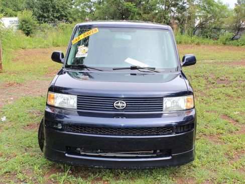 Used 2005 Scion xB FWD image 2