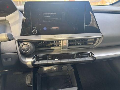 Used 2025 Toyota Prius LE image 18