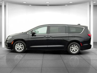 Used 2024 Chrysler Pacifica Touring-L