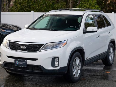 Used 2014 Kia Sorento LX image 3