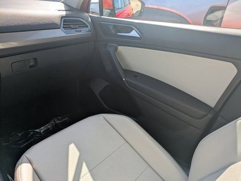 Used 2018 Volkswagen Tiguan SEL image 12
