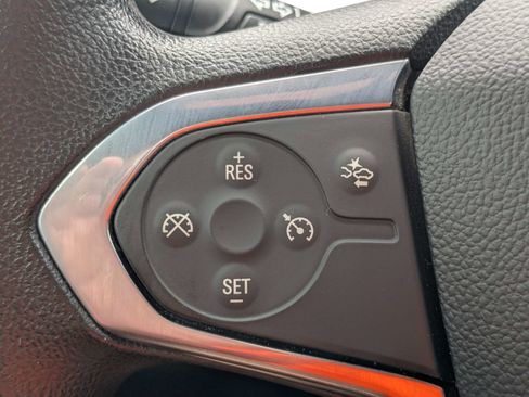Used 2022 Chevrolet Traverse LS FWD image 31