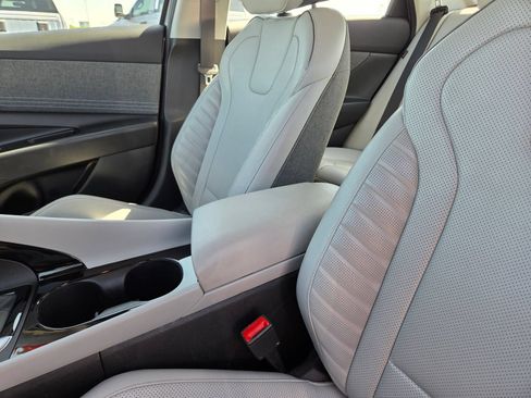 Used 2024 Hyundai Elantra Limited FWD image 31