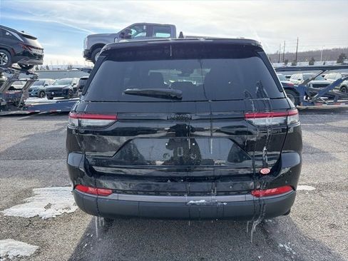 New 2026 Jeep Grand Cherokee Laredo image 4