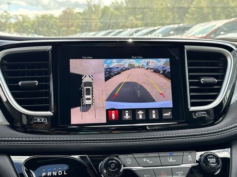 New 2026 Chrysler Pacifica Limited w/ S Appearance Package image 19