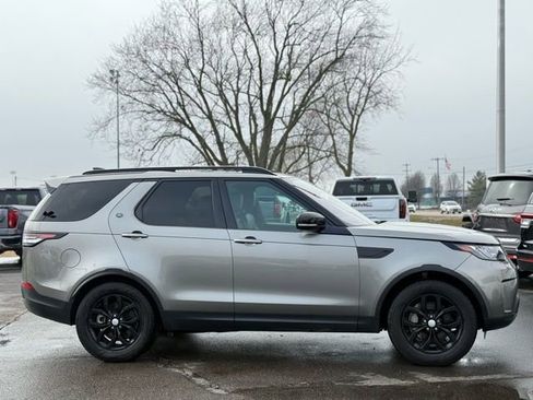 Used 2018 Land Rover Discovery SE image 39
