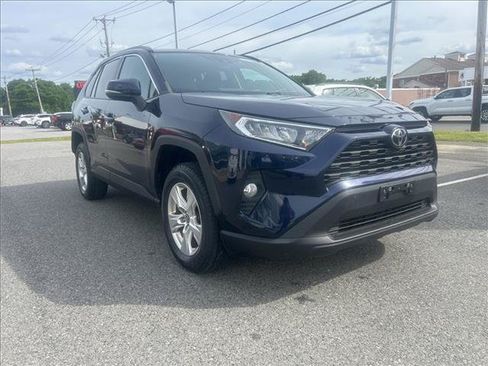 Used 2021 Toyota RAV4 XLE AWD/4WD image 3