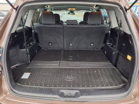 Used 2019 Toyota Highlander LE image 25