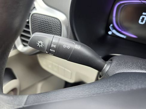 Certified 2025 Kia Soul LX w/ LX Technology Package FWD image 21
