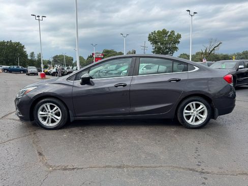 Used 2016 Chevrolet Cruze LT w/ Convenience Package FWD image 2
