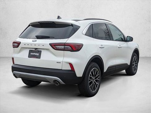 Used 2024 Ford Escape SE image 2