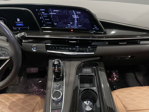 Used 2023 Cadillac Escalade Premium Luxury w/ Performance Package image 17