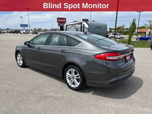 Used 2018 Ford Fusion SE FWD image 3