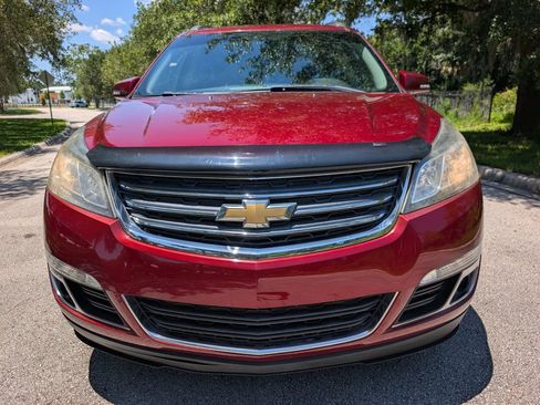 Used 2017 Chevrolet Traverse LT w/ Style and Technology Package FWD image 2