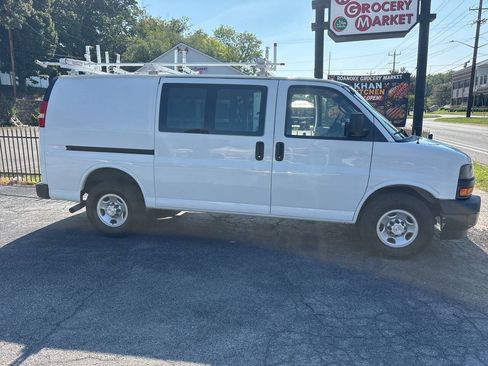 Used 2018 Chevrolet Express 2500 w/ Driver Convenience Package RWD image 1