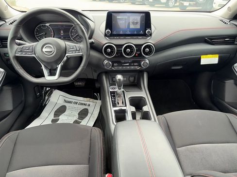 Used 2025 Nissan Sentra SR FWD image 23