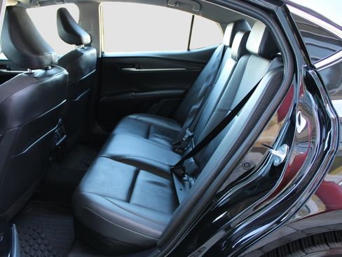 Used 2025 Toyota Camry XLE FWD image 32