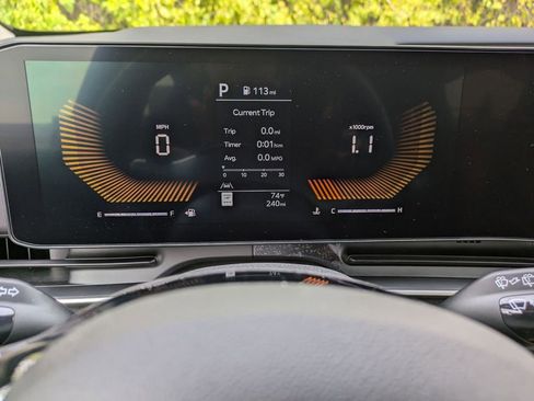 Used 2025 Kia Carnival EX image 14