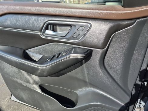 Used 2021 Nissan Rogue Platinum FWD image 25