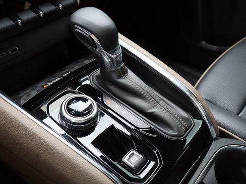 Certified 2023 GMC Canyon Denali w/ Denali Black Edition image 21