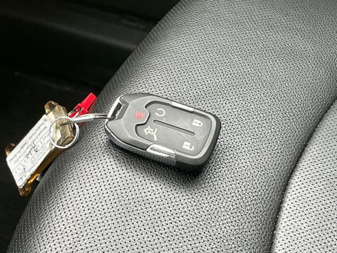 Used 2024 GMC Terrain SLT image 27