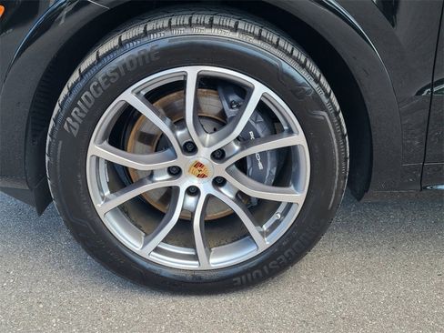 Used 2025 Porsche Cayenne image 9