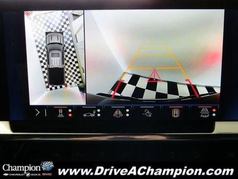 Used 2025 Chevrolet Silverado 1500 LTZ image 9