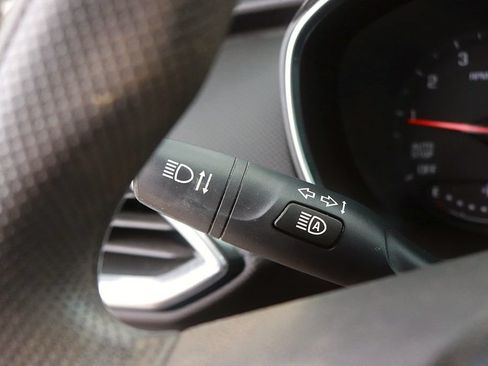 Used 2021 Chevrolet TrailBlazer LT w/ Convenience Package FWD image 25