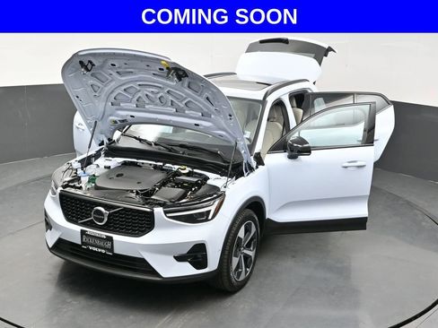 Used 2026 Volvo XC40 B5 Plus AWD/4WD image 40