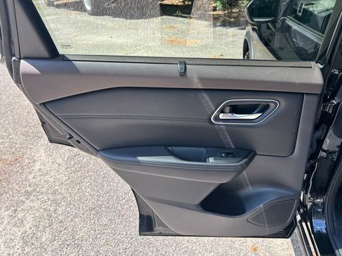 Used 2021 Nissan Rogue SV w/ Premium Package FWD image 25