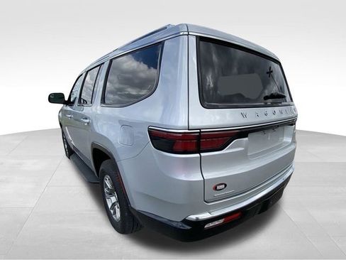 Used 2023 Jeep Wagoneer 4WD image 7