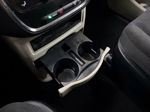 Used 2018 Dodge Grand Caravan SE w/ UConnect Hands-Free Group image 42