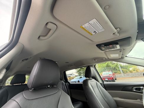 Used 2026 Kia Carnival FWD image 27