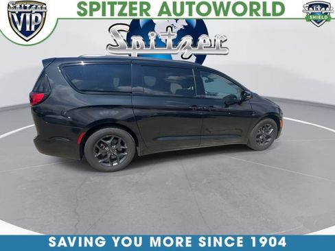 Used 2018 Chrysler Pacifica Limited w/ S Appearance Package FWD image 10