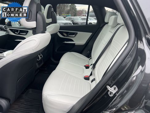 Used 2025 Mercedes-Benz GLC 300 image 32