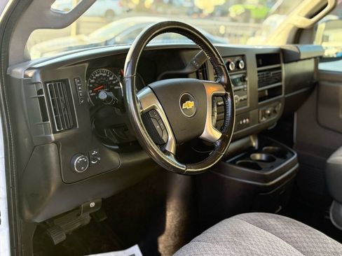 Used 2016 Chevrolet Express 3500 image 22