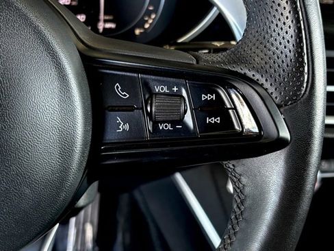 Used 2022 Alfa Romeo Stelvio Sprint image 23