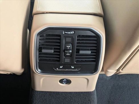 Used 2025 Porsche Macan image 18